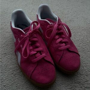 Reebok Women's Fuchsia Sneakers